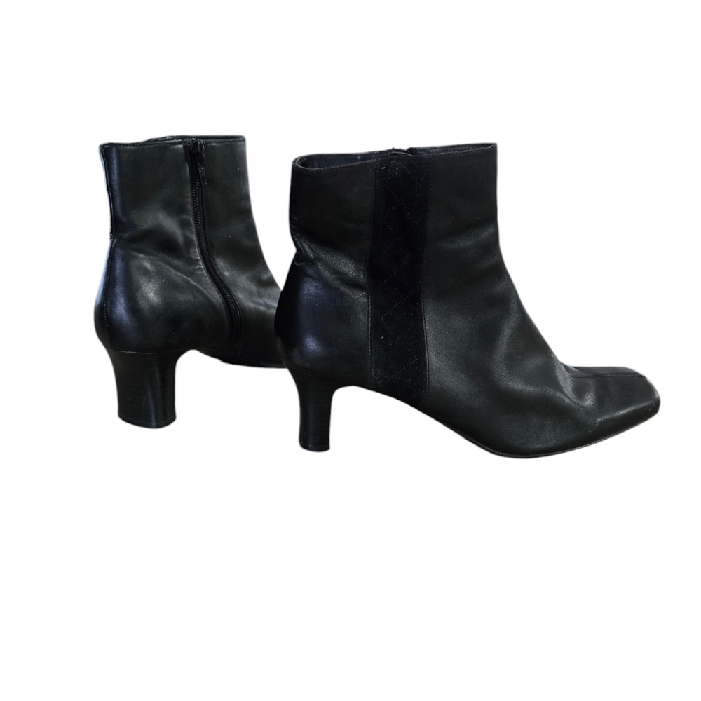 CLARKS black leather 2 inch bootie size 8